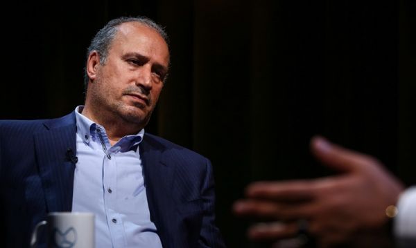 مردی که خود را فراتر از قانون میداند