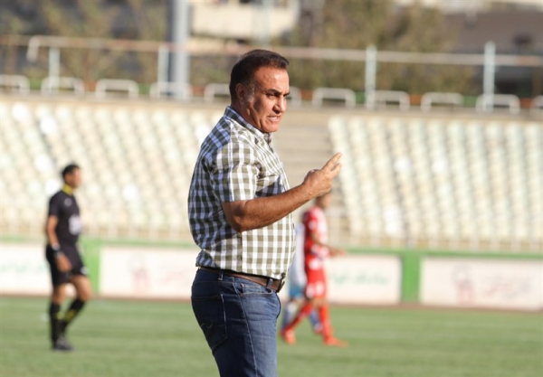  فرهاد کاظمی  اعضای کادر فنی تیمم از من جلوتر هستند  برای رسیدن به هدف‌های‌مان باید بیشتر بجنگیم