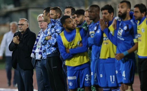 سیروس دینمحمدی چند بازیکن استقلال اصلاً در حد این تیم نیستند با این شرایط، تیم آینده خوبی ندارد