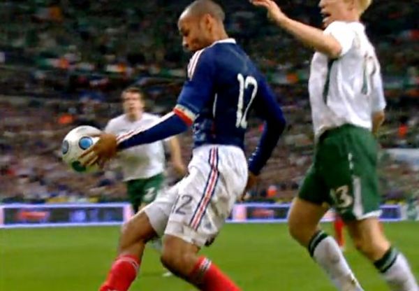 آنری وقتی مسی هند کرد همه گفتند عجب نابغهای است، اما وقتی من توپ را با دست زدم انگار قتل انجام دادم