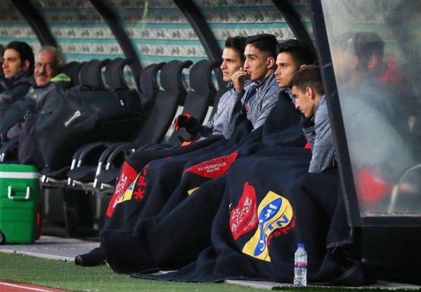  نیمکت نشینان پرسپولیس در آغوش پروفسور  تشویق ایسلندی با تشویق برانکو