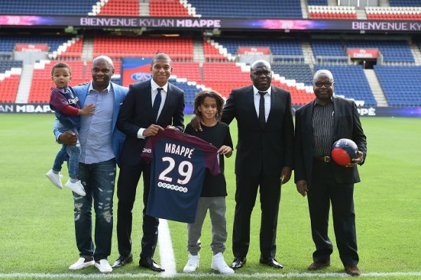 بیزنس خانوادگی امباپه؛ از فروش کلاه تا حق پخش تصاویر کیلیان