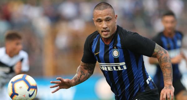 ناینگولان پسر بدی نیستم و با آرامش سیگار می کشم