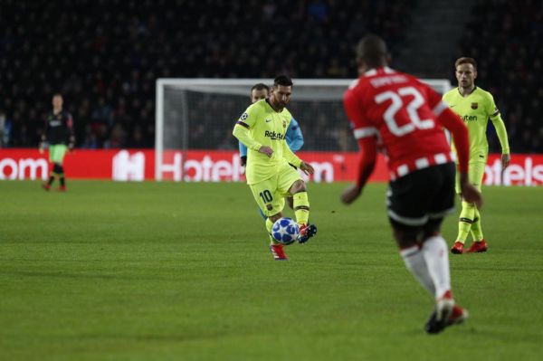 پی اس وی 1-2 بارسلونا پیروزی به لطف مسی و تیرک