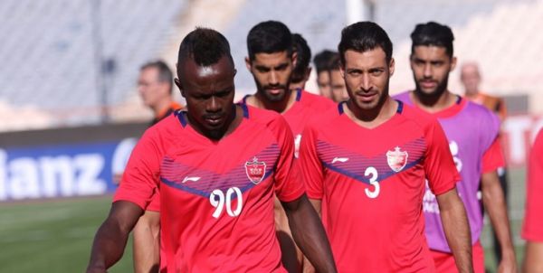 با حضور مدیران، مربیان و بازیکنان گلزن پرسپولیس ضیافت ناهار برگزار میکند