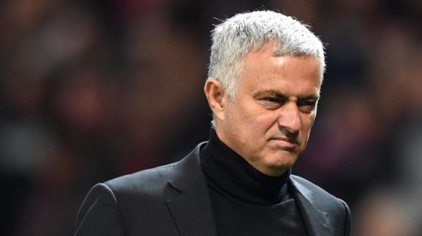  مورینیو  ما در زمین سگ های دیوانه می خواهیم تا توپ را گاز بگیرند؛ شاگردانم بایددرک کنند که نبوغ در سادگی است