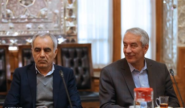 دو دستگی درهیات رئیسه فدراسیون فوتبال تاج و کفاشیان در گروه موافق
