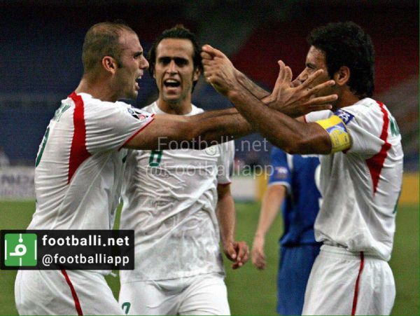  شادي گل سيدجلال حسيني بعداز ثبت اولين گل ملي مقابل ازبكستان در جام ملتهاي ٢٠٠٧