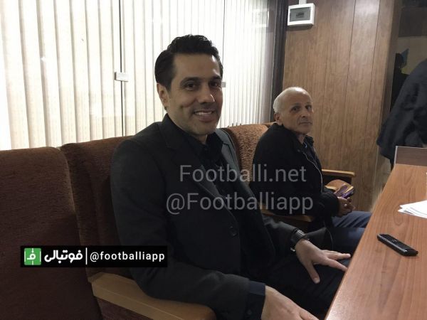  حضور افشین پیروانی در جایگاه خبرنگاران ورزشگاه آزادی