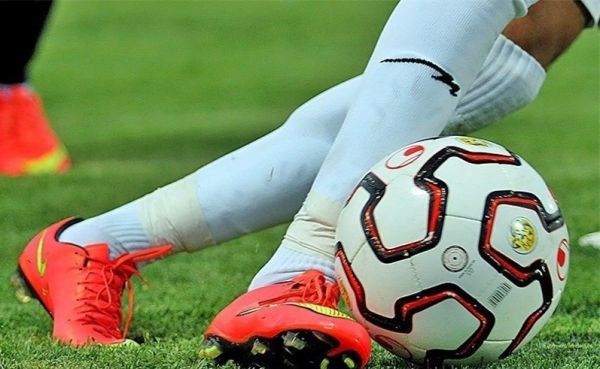 جریمه نقدی نساجی به دلیل فحاشی به داور مربی و بازیکن فولاد توبیخ شدند