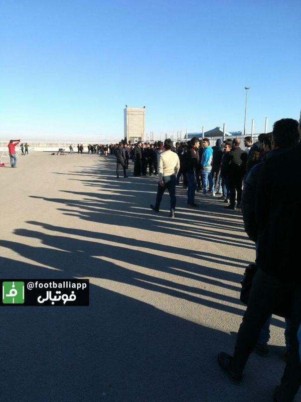  صف بلیت فروشی دیدار سپاهان و پرسپولیس