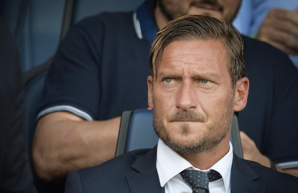 توتی همه در رم از دی فرانچسکو حمایت می کنند