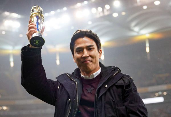 رونمایی از جایزه بهترین بازیکن آسیا در آلمان عکس