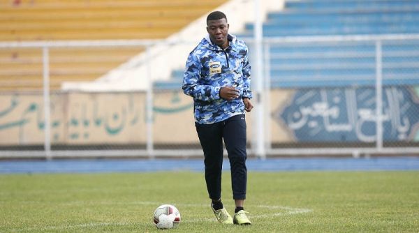 کولی رویاهای بزرگی در سر داریم ورزشگاه را آبی میبینم مو به تنم سیخ میشود