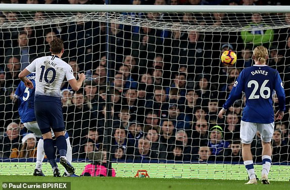 آتش بازی تاتنهام در آستانه کریسمس عکس