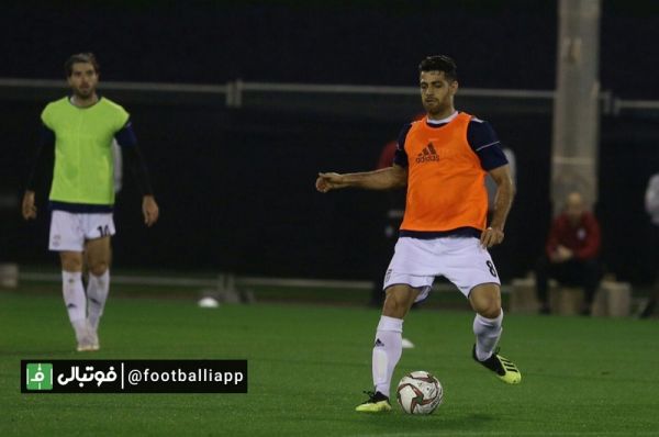  عکس نوشت  براى مرتضى فوتبال ملى از جام ملتها شروع شد، جامى كه براى تيم ملى تلخ بود اما براى پورعلى گنجى پرمنفعت بود  او نامى براى خود دست و پا كرد جوريكه تصور خط دفاع تيم ملى در اين چهار سال بدون مرتضى محال شده است