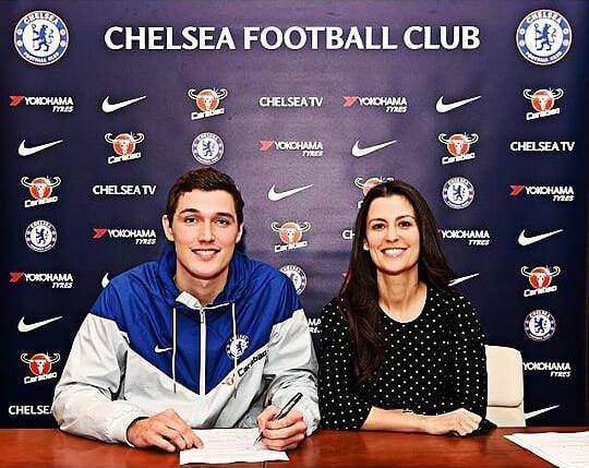 مدافع چلسی تا 2022 تمدید کرد عکس