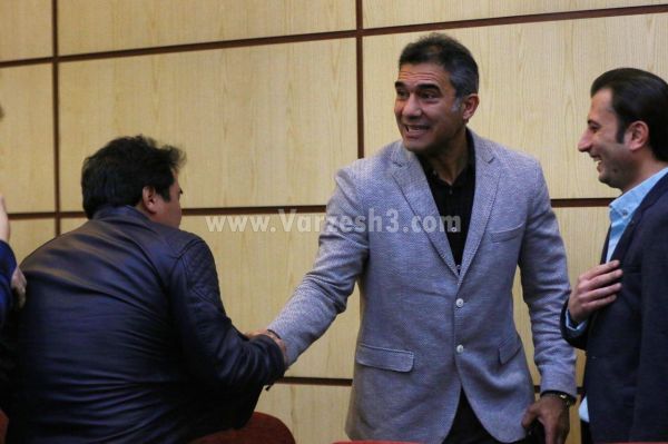 اقدام نافرجام عقاب برای شکار غزال عکس