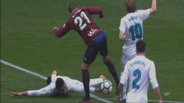  لطف داوری به رئال در ایپوروئا   عکس