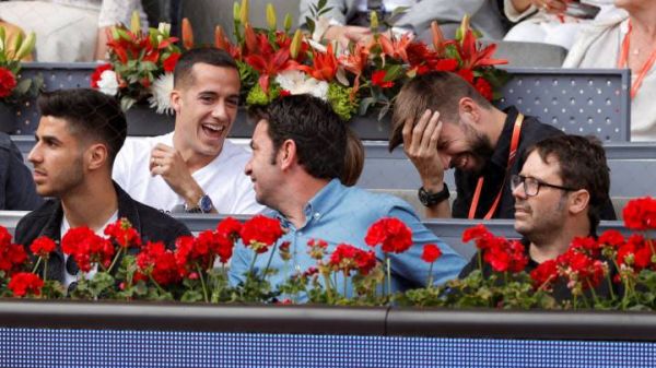 پیکه کنار دو ستاره رئال در تنیس اوپن مادرید عکس