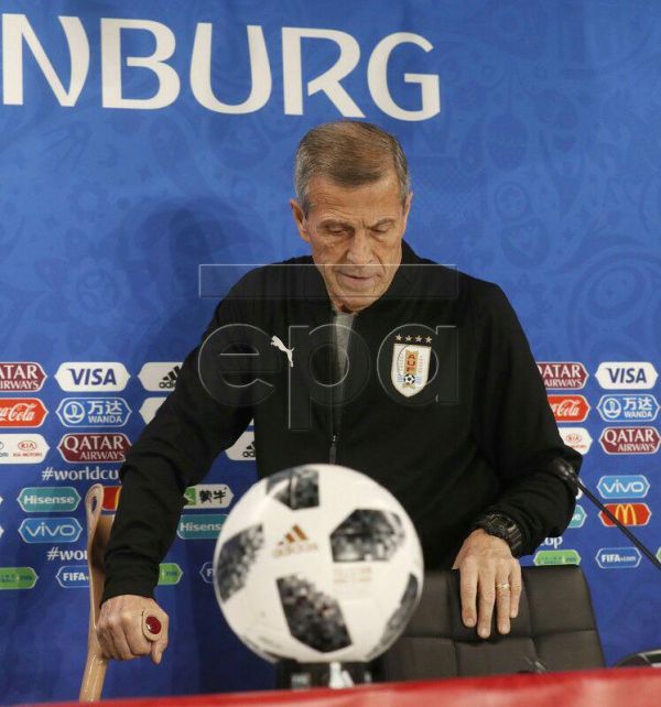  دفاع تمام قد سرمربی اروگوئه از لوییس سوارز