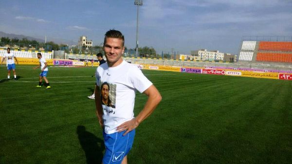 ایران نژاد سپیدرود و هوادارانش را سربلند میکنیم