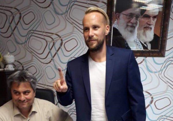  نویمایر ثبت کرد و راهی اصفهان شد