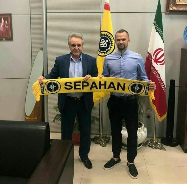 کومان به صورت رسمی به سپاهان پیوست عکس