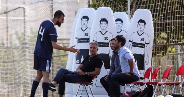 طالقانی کیروش قراردادش را امضا کرده که در تمرین حاضر میشود در مورد اسپانسر و کیفیت چمن از ممبینی و ساکت سوال بپرسید