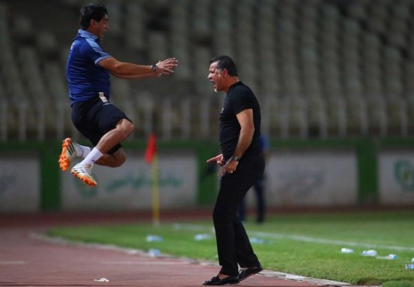 بهزاد غلامپور مقابل نفت مسجدسلیمان دو نیمه متفاوت داشتیم در تمام بازیها شادیام را با دایی تقسیم میکنم