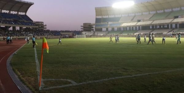 حاشیه بازی فجر و قشقایی شیراز توقف دربی شیراز به دلیل قطع برق