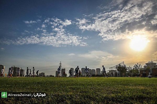  گزارش تصویری از تمرین امروز تیم ملی   با اضافه شدن بازیکنان استقلال و لژیونرها تمرین روز دوم تیم ملی رنگ و روی جدی تری به خود گرفت و بازیکنان با تلاش بیشتر سعی در نشان دادن توانایی های خود به کادر فنی تیم ملی بودند