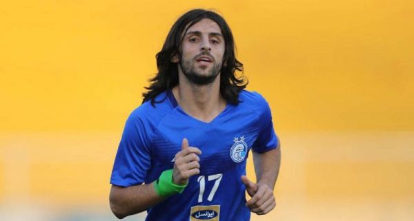 حرکت عجیب هافبک استقلال طارق همام با وجود مصدومیت برای تیم سابقش در عراق بازی کرد + عکس