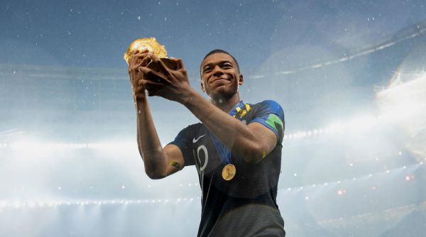 امباپه به توپ طلا فکر نمیکنم، من را با مسی و رونالدو مقایسه نکنید