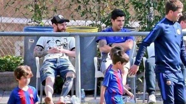 مسی و سوارس، پدرهای نمونه در کمپ فوتبال فرزندانشان