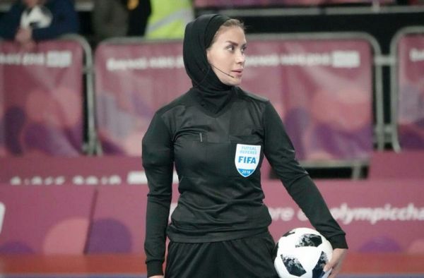 گفتوگو فیفا با تنها بانوی داور بینالمللی ایران ناظمی پیشگام داوری بانوان ایران هستم