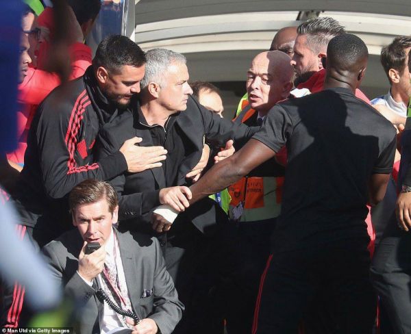 جنجال باورنکردنی مورینیو در استمفورد بریج عکس