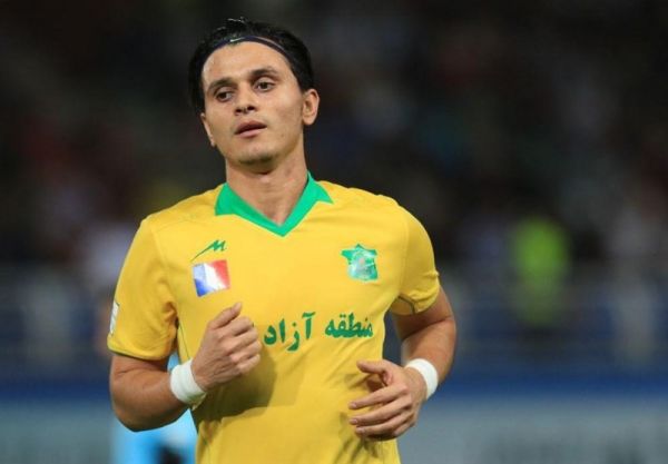 اکبر ایمانی خیلی وقت بود دنبال گل زدن از راه دور بودم نگفتم در پُست هافبک راست بازی نمیکنم