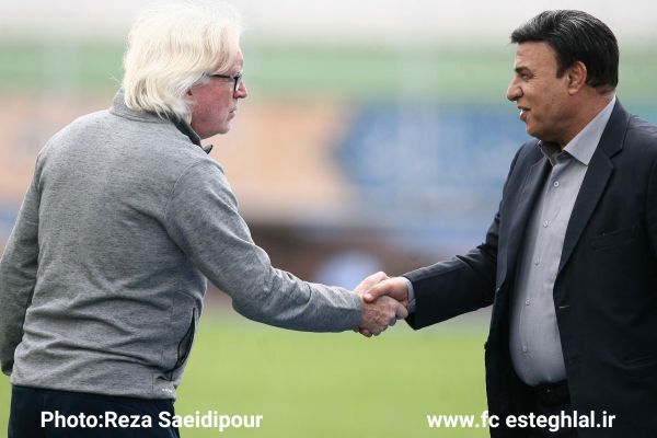  پرویز مظلومی عضو کمیته فنی استقلال درباره شفر گفته  نقش ما حمایت است اما حمایت هم اندازه ای دارد یعنی تا جایی که استقلال آسیب نبیند و مشکلاتش بیشتر نشود  باید دید کاسه صبر او و سایر اعضای کمیته فنی باشگاه چه زمانی لبریز خواهد شد