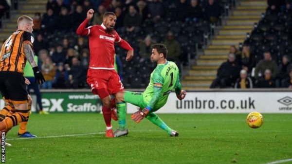 برتری ناتینگهام فارست در شب حضور کریم انصاریفرد