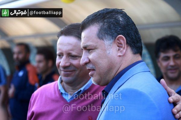  عکس یادگاری سرجیو و علی دایی مربیان دو تیم صنعت نفت آبادان و سایپا