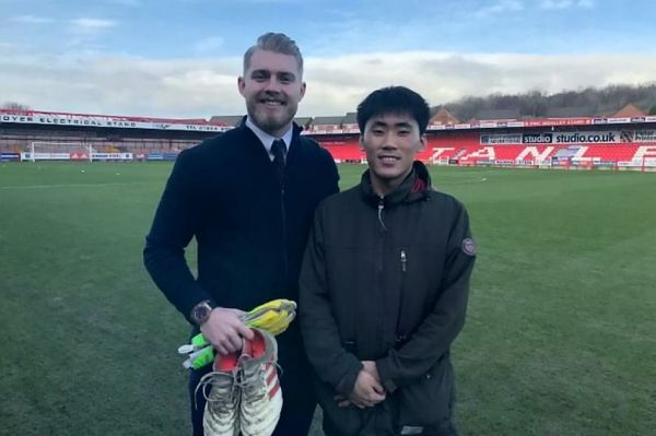  طرفدار کره‌ای برای تماشای بازی تیم اکرینگتون استنلی 8800 کیلومتر سفر کرد، و تیم محبوبش چهار بر صفر باخت