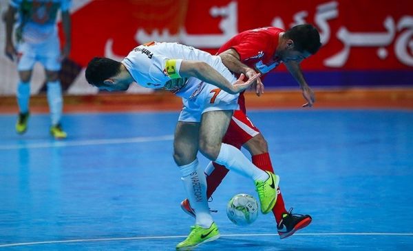  لیگ برتر فوتسال  تداوم صدرنشینی گیتی‌پسند با پیروزی خارج از خانه  برتری آذرخش در دیداری پرگل