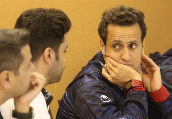  سرخابی‌ها دور یک میز؛ ستاره‌های دیروز و دانش‌آموزان امروز