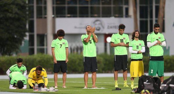  عبادت عراقی‎ها قبل از بازی با ایران