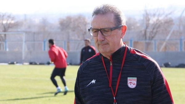 آشنایی با سرمربی تراکتور، پزشک و نویسنده ای که 5 کتاب هم نوشته است