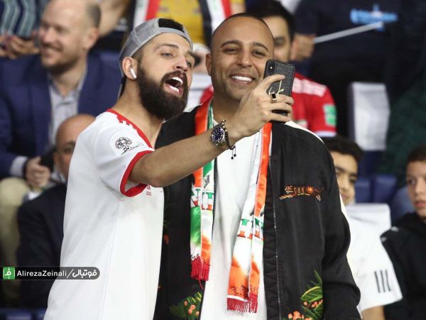 خواننده حال حریفو میگیریم مشوق ویژه تیم ملی عکس