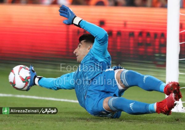  تصویری زیبا از لحظه مهار پنالتی توسط علیرضا بیرانوند  عکس از علیرضا زینلی   سایت فوتبالی