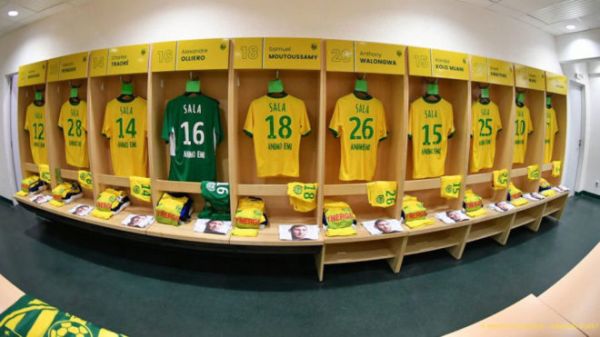  رختکن عجیب و غریب نانت  11 پیراهن به نام سالا