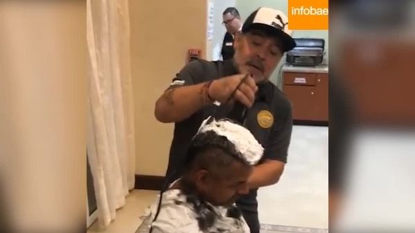 شغل جدید مارادونا در دورادوس آرایشگر بازیکنان